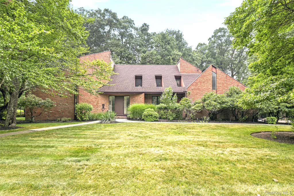 Photo of 5 Sophia Street, Monsey, NY 10952 (MLS # 1001973)