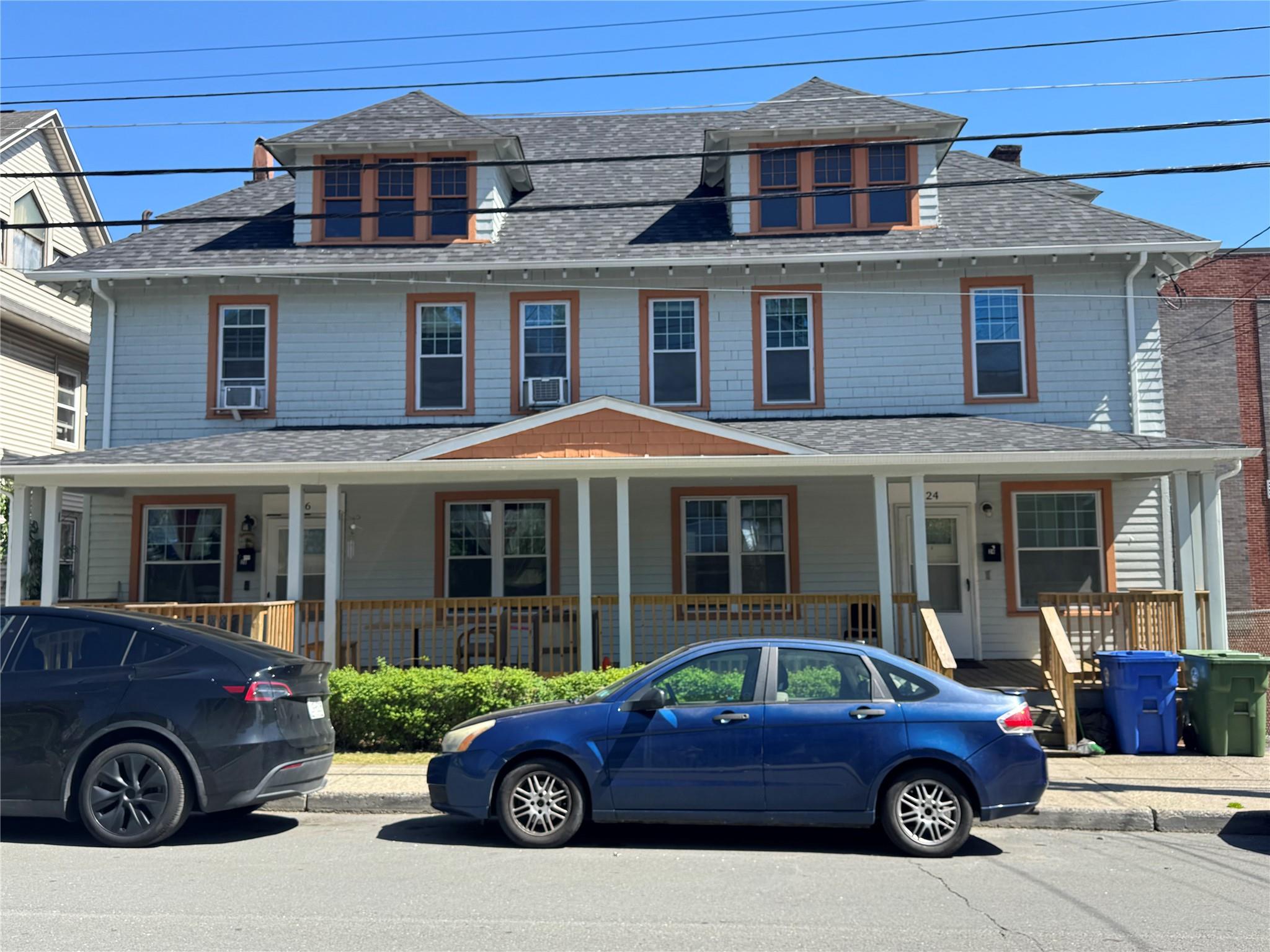 Linden Avenue 24, Middletown, New York - 6 Bedrooms  
2 Bathrooms - 