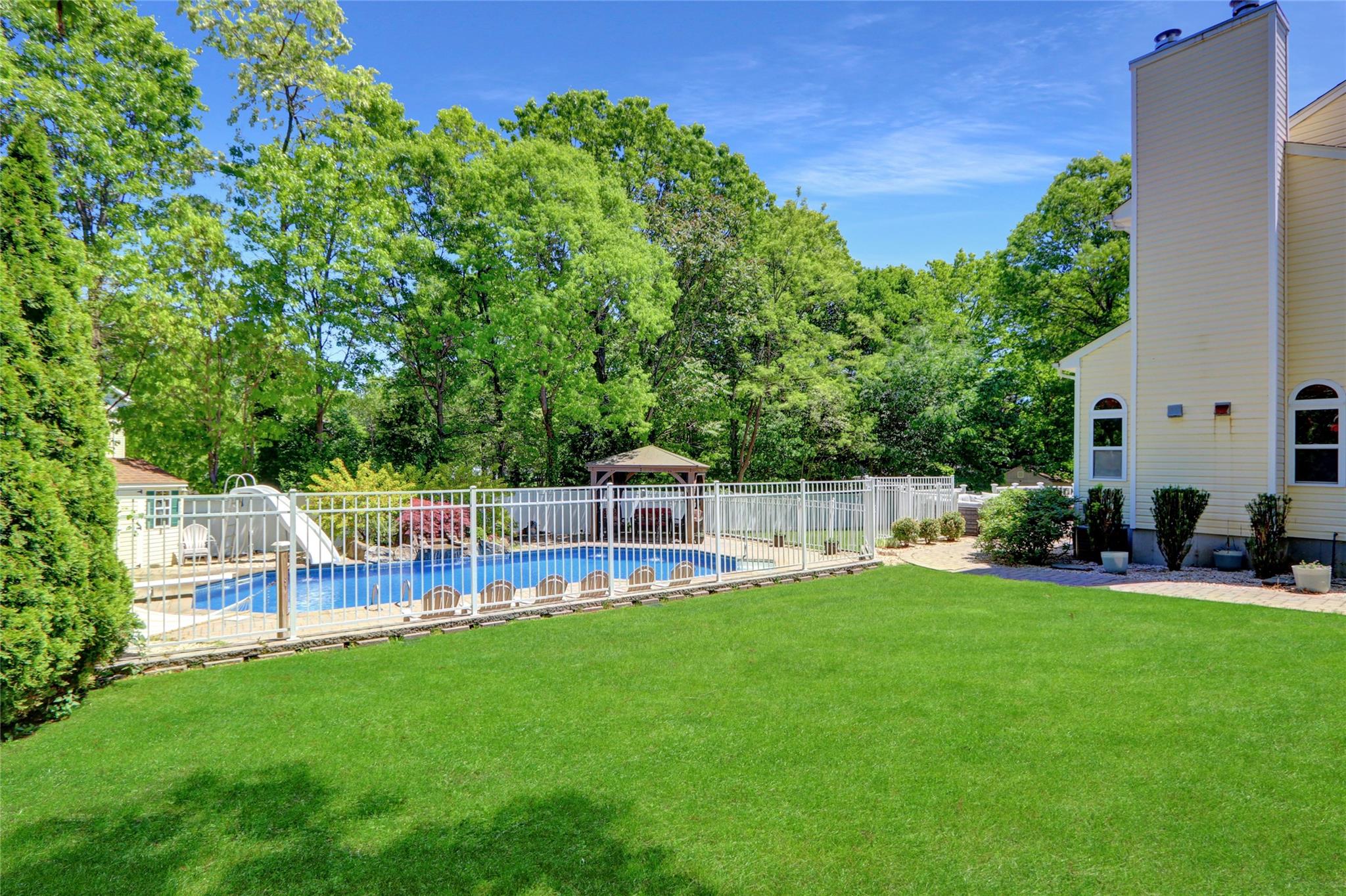 21 Savanna Circle, Mount Sinai, New York image 31