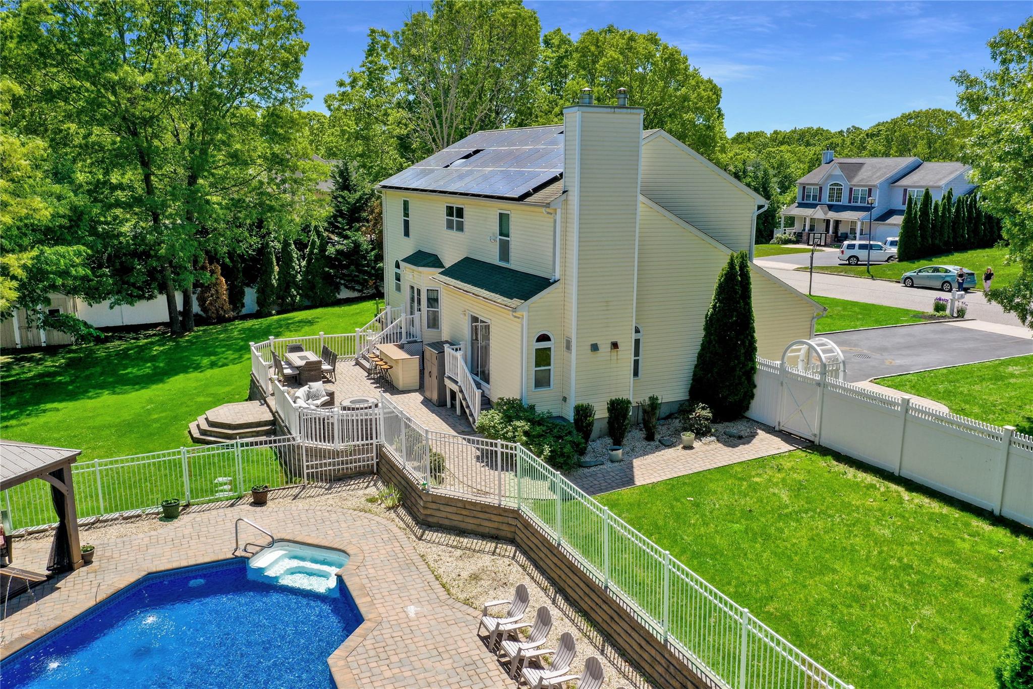 21 Savanna Circle, Mount Sinai, New York image 36