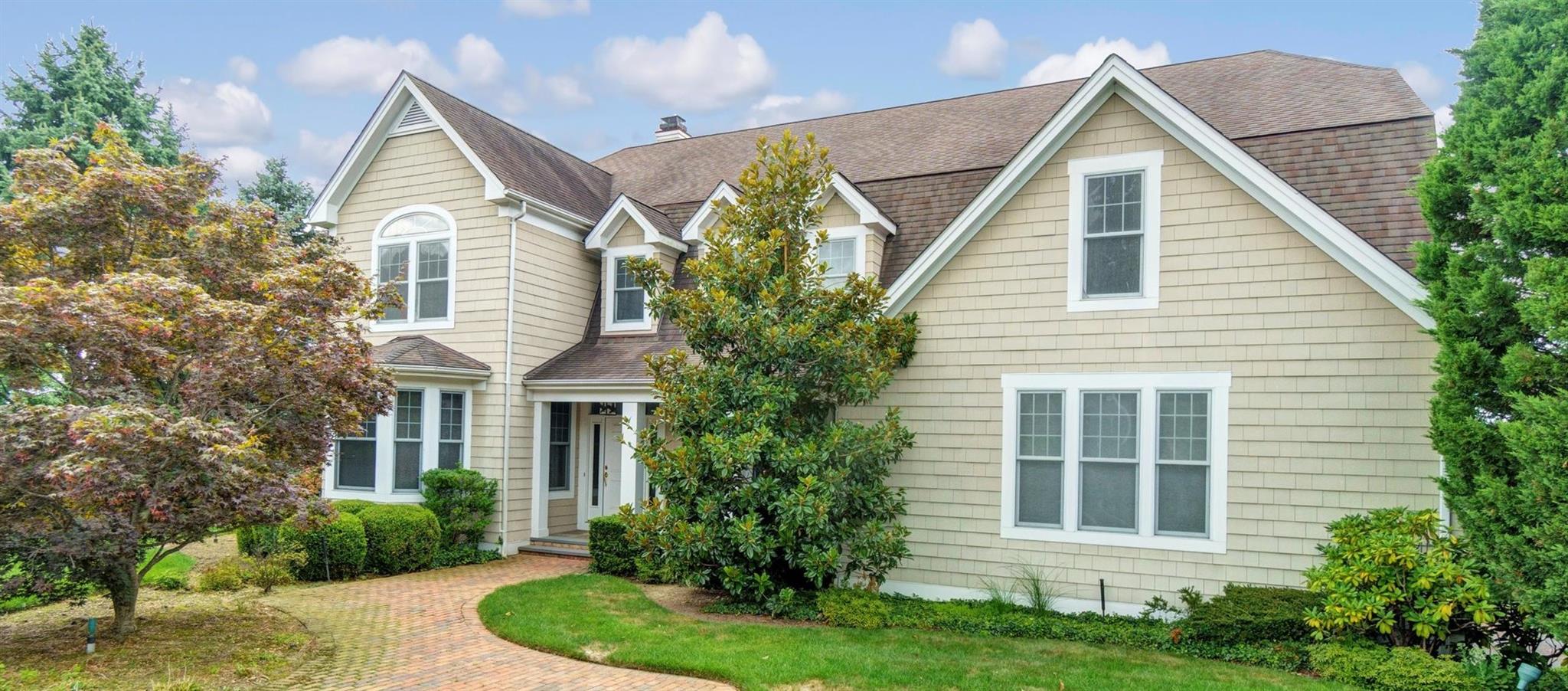 48 Pembroke Drive, Glen Cove, New York image 2