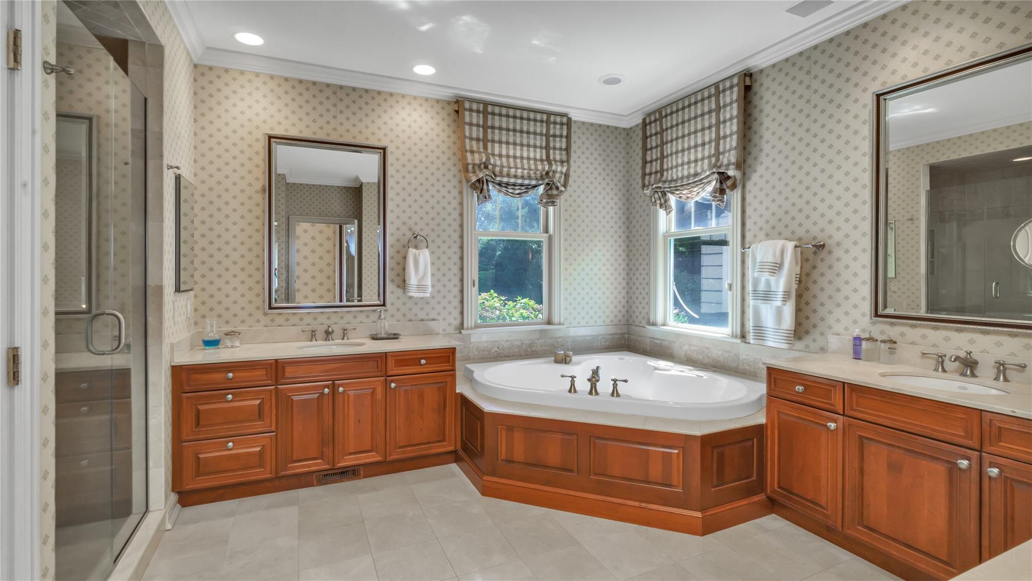 48 Pembroke Drive, Glen Cove, New York image 24