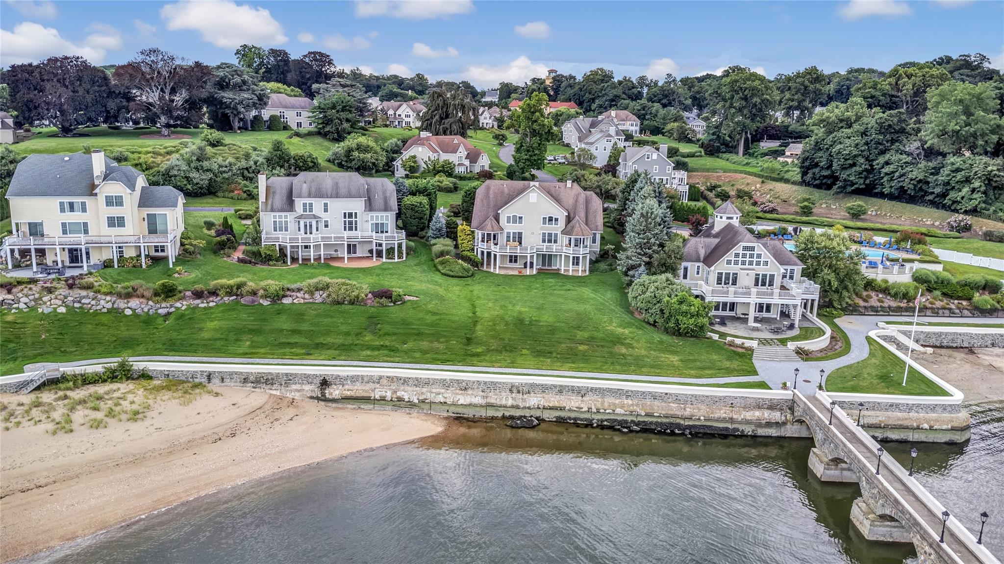 48 Pembroke Drive, Glen Cove, New York image 28