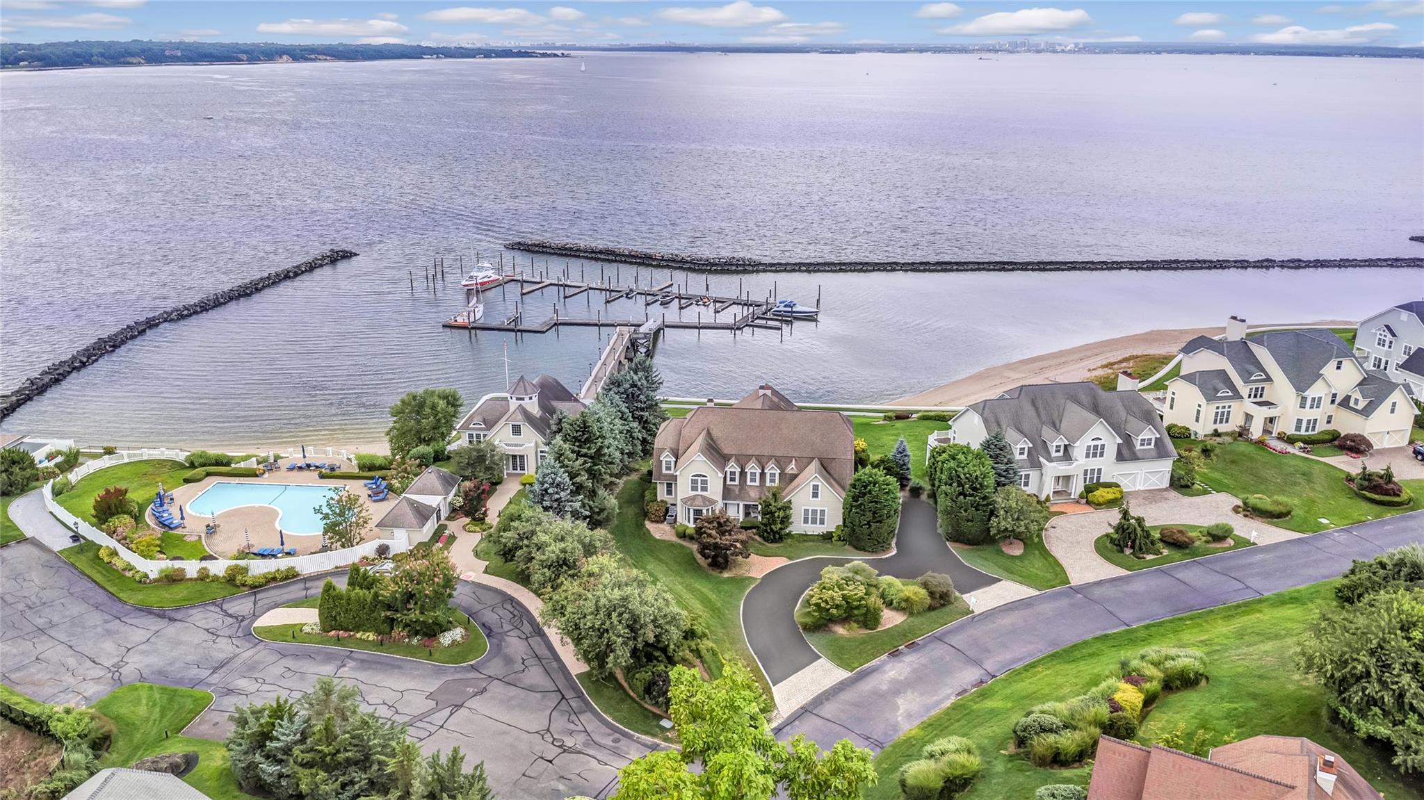 48 Pembroke Drive, Glen Cove, New York image 1