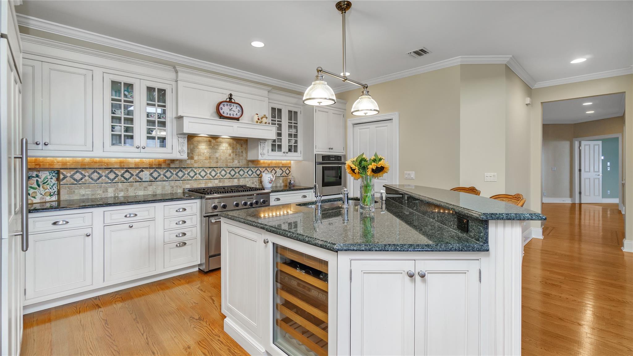 48 Pembroke Drive, Glen Cove, New York image 15