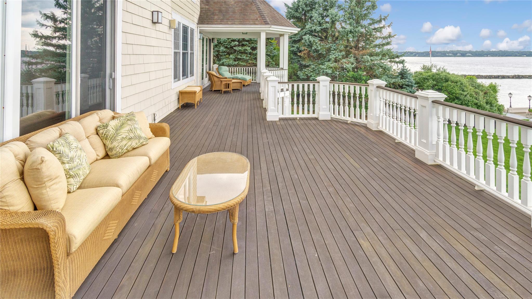 48 Pembroke Drive, Glen Cove, New York image 27