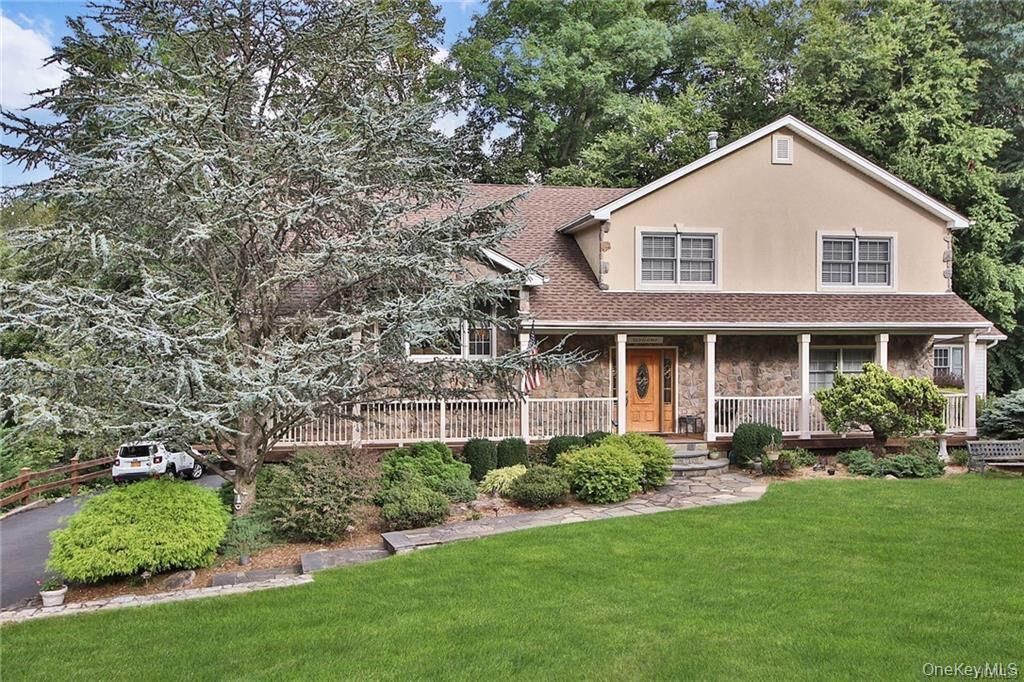 Photo of 1 Alexa Court, Pearl River, NY 10965 (MLS # 987721)