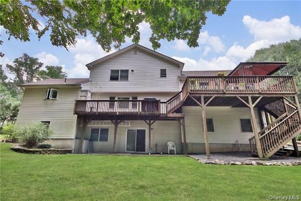 Photo of 1 Alexa Court, Pearl River, NY 10965 (MLS # 987721)