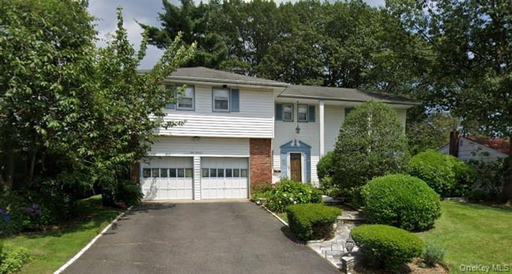 Photo of 100 Birch Hill Drive, Albertson, NY 11507 (MLS # 943687)