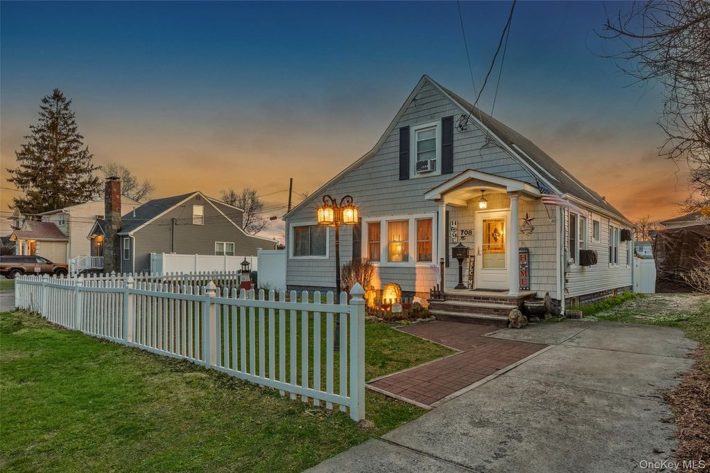 Photo of 708 Prospect Place, Bellmore, NY 11710 (MLS # 987728)