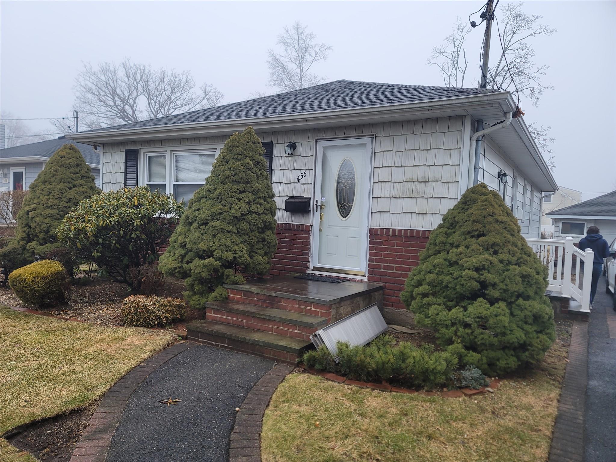 456 Broadway, Bethpage, New York image 4