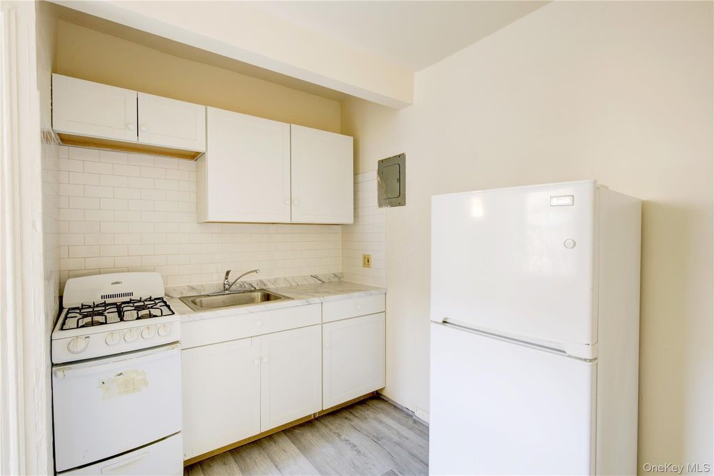 Photo of 51 Georgia Ave #10, Long Beach, NY 11561 (MLS # 951856)