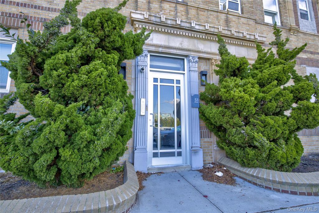 Photo of 51 Georgia Ave #10, Long Beach, NY 11561 (MLS # 951856)