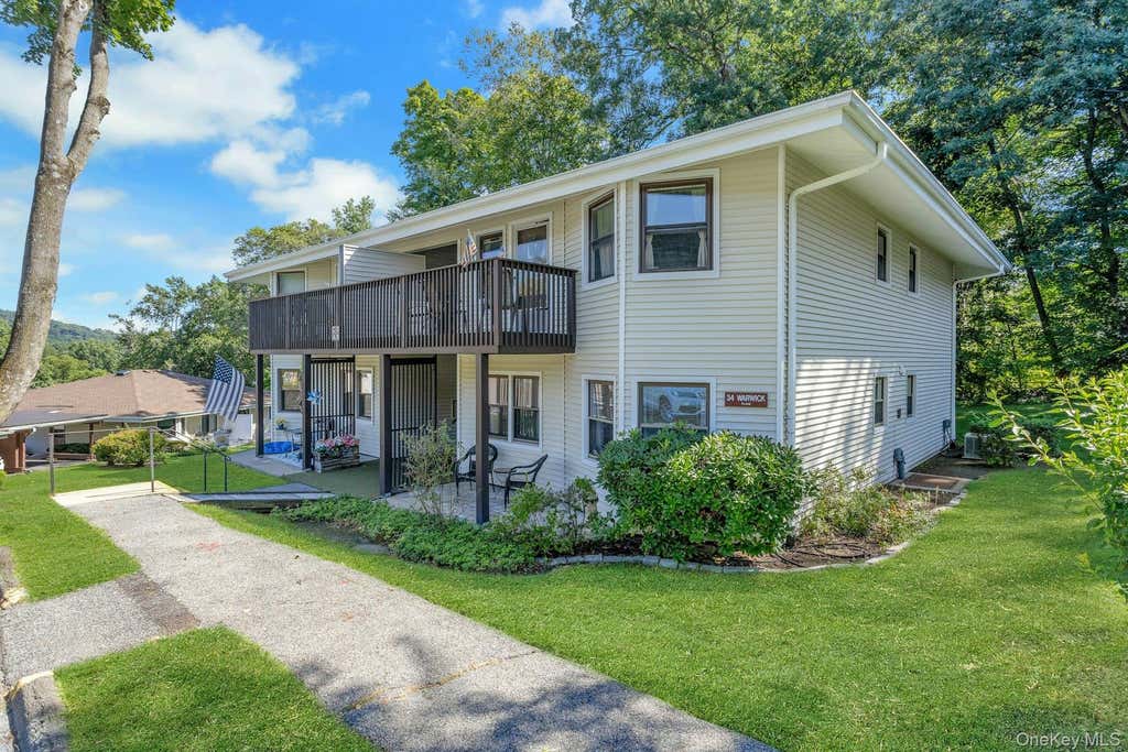 Photo of 34 B Warwick Place #B, Yorktown Heights, NY 10598 (MLS # 1035286)