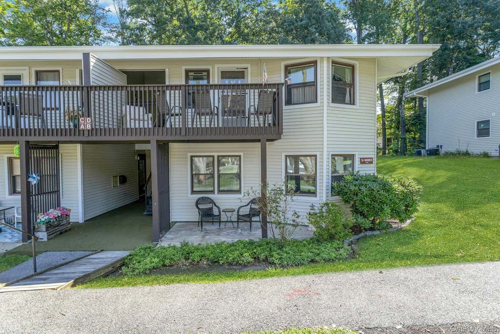 Photo of 34 B Warwick Place #B, Yorktown Heights, NY 10598 (MLS # 1035286)