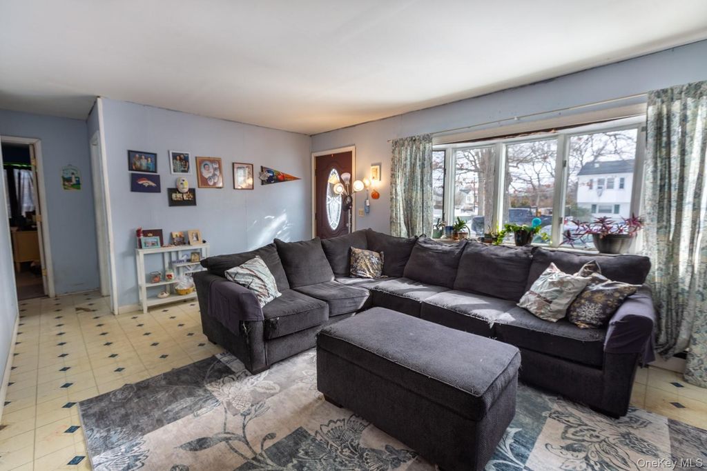 Photo of 47 Ridgedale Avenue, Farmingville, NY 11738 (MLS # 948894)