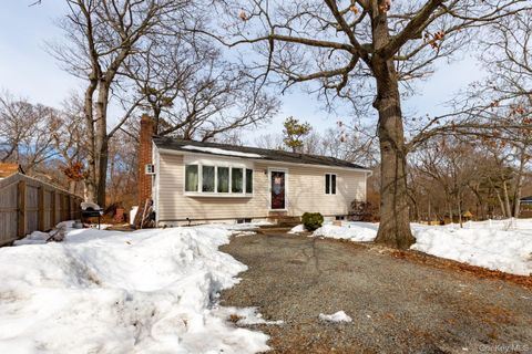47 Ridgedale Avenue Farmingville NY 11738