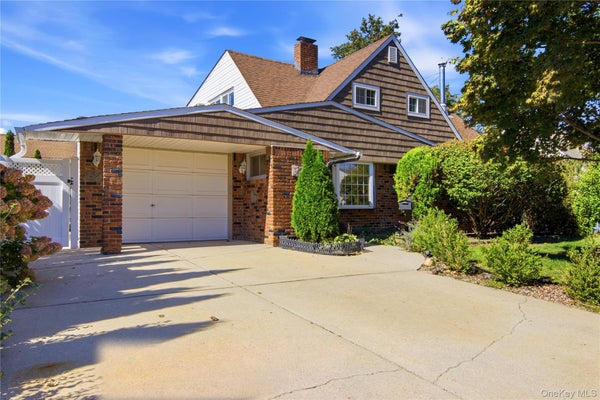33 STONECUTTER RD, LEVITTOWN, NY 11756 - Image ec2c0bbda839b654e6f7f3d5a8fdce44/212109860