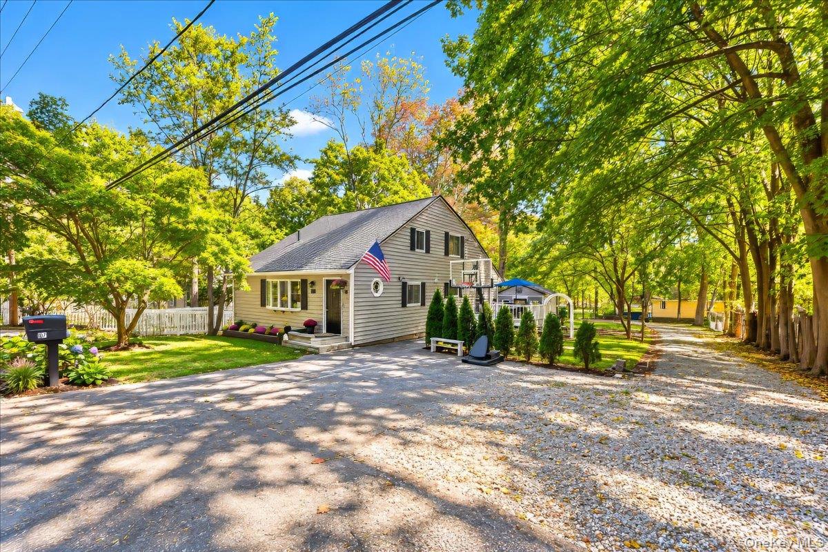 17 Lakelands Avenue