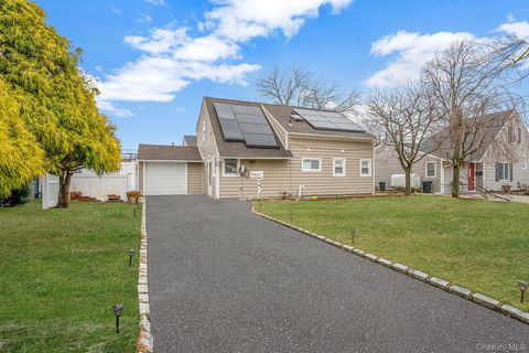 8 Bent Lane Levittown NY 11756