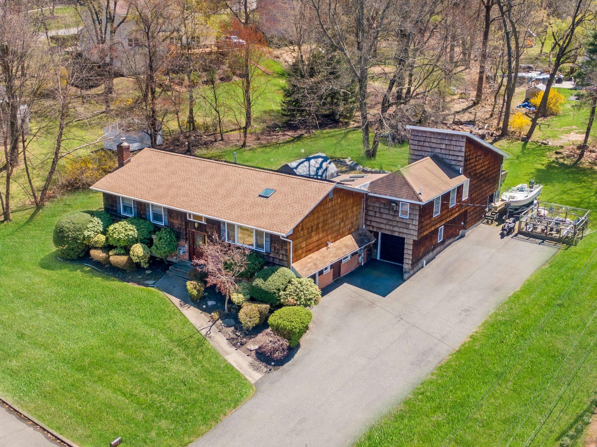 2 Aura Drive, Valley Cottage, New York image 1