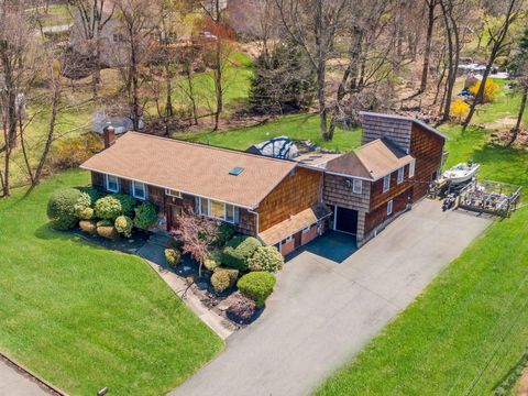 2 Aura Drive Valley Cottage NY 10989