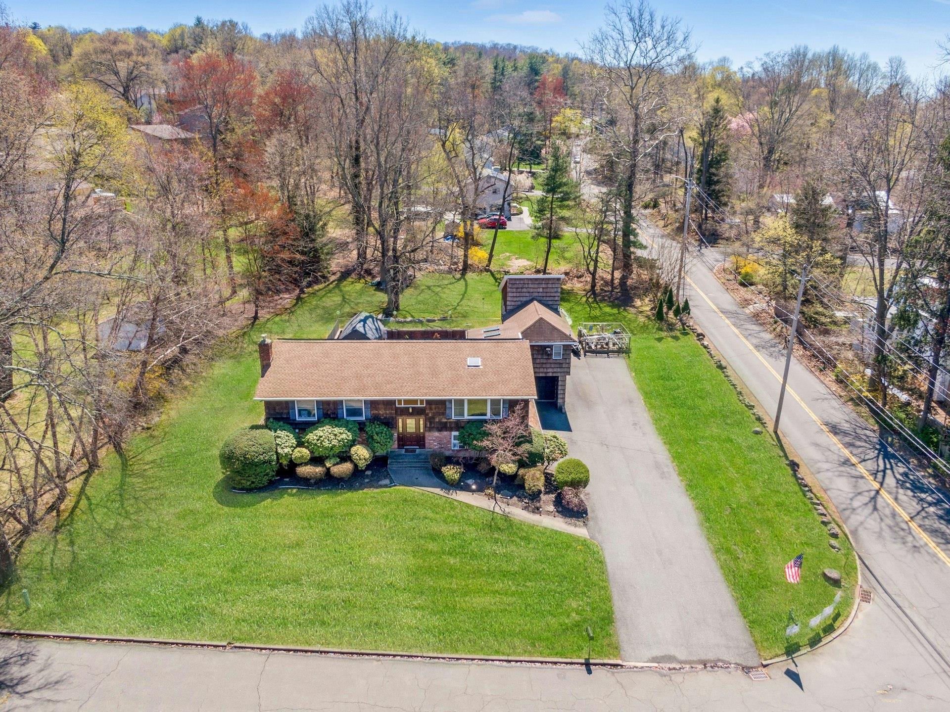 2 Aura Drive, Valley Cottage, New York image 2