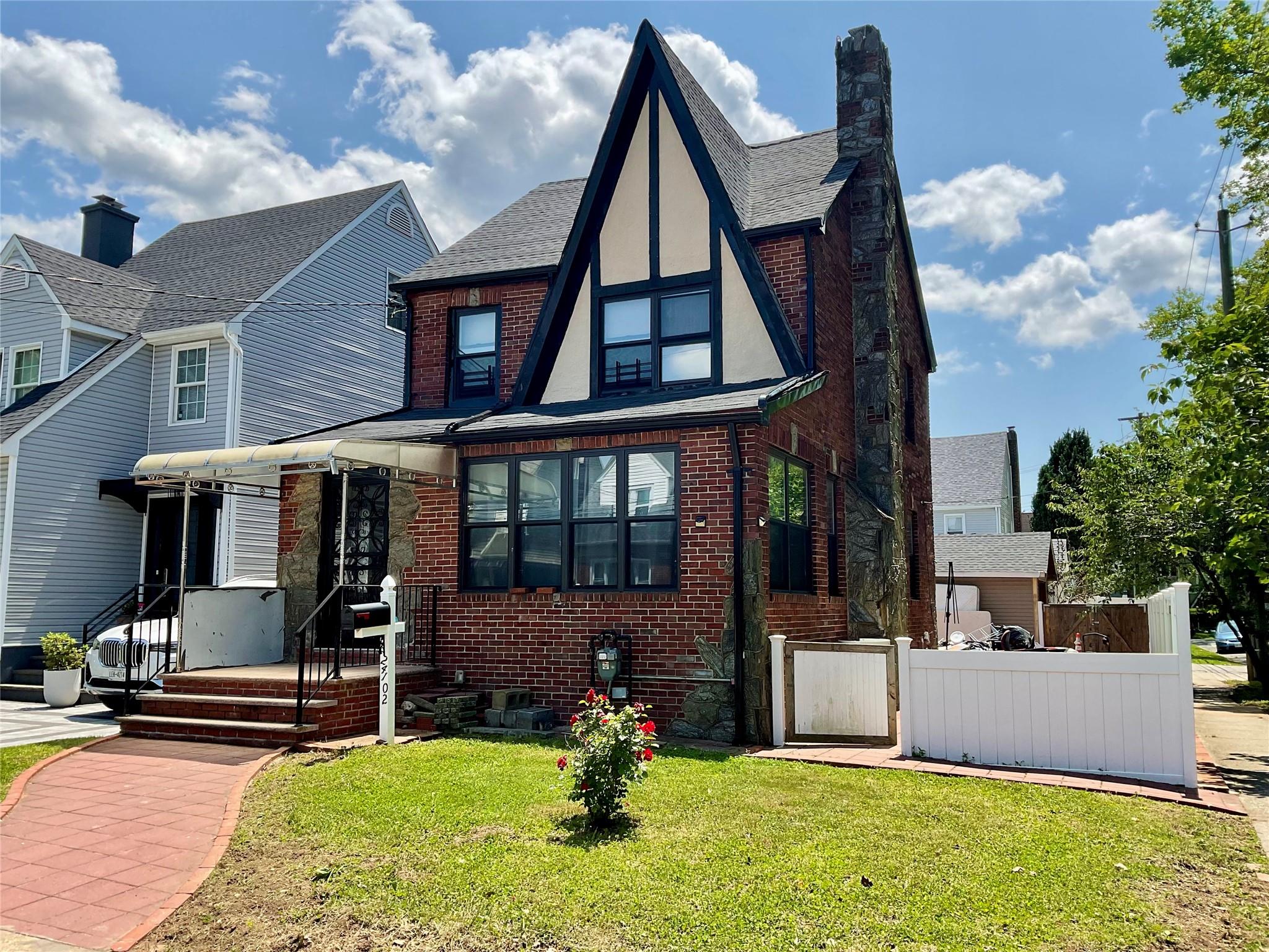 86 Road, Bellerose, Queens, NY - 3 Bedrooms  
3.5 Bathrooms  
6 Rooms - 