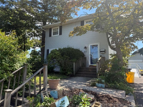 Homes For Sale - 109 Cherry Drive<br/> Nassau County, Plainview, NY 11803