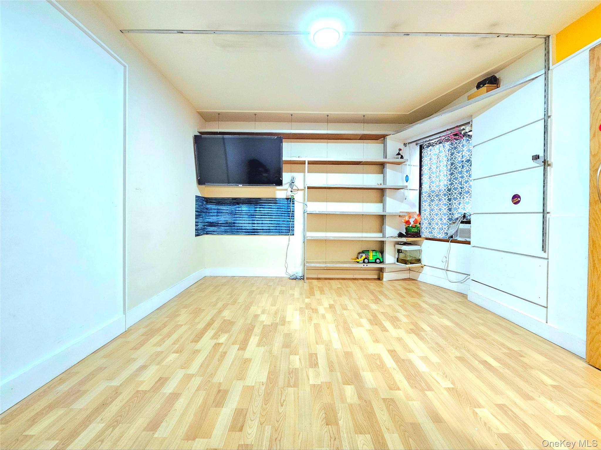 3281 Hull Avenue Unit 18