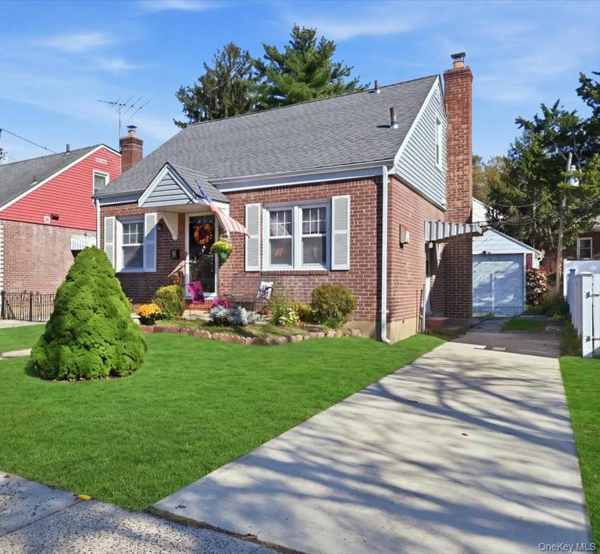 Photo of 6 Wilton Street, New Hyde Park, NY 11040 (MLS # 1059319)