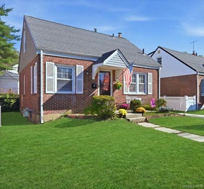 6 Wilton Street New Hyde Park NY 11040