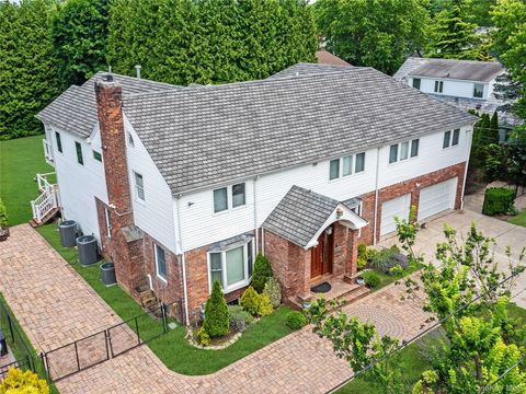 43 Oxford Boulevard Great Neck NY 11023