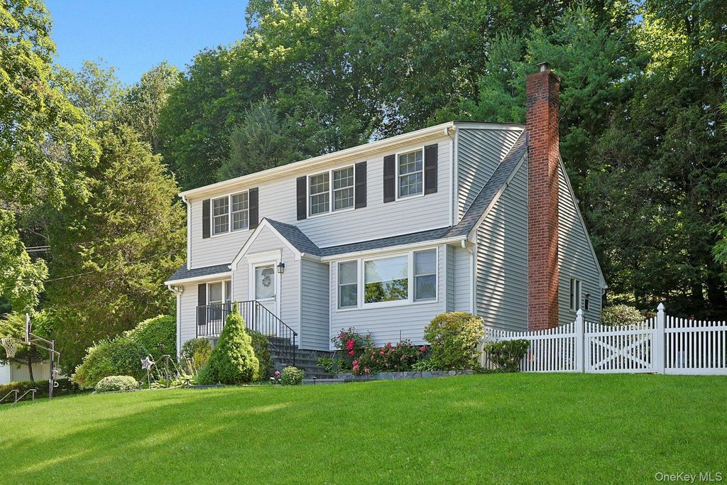 Photo of 328 Linda Avenue, Hawthorne, NY 10532 (MLS # 975811)