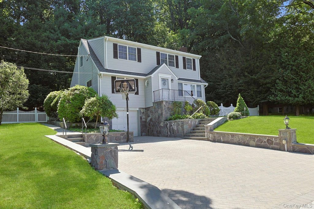 Photo of 328 Linda Avenue, Hawthorne, NY 10532 (MLS # 975811)