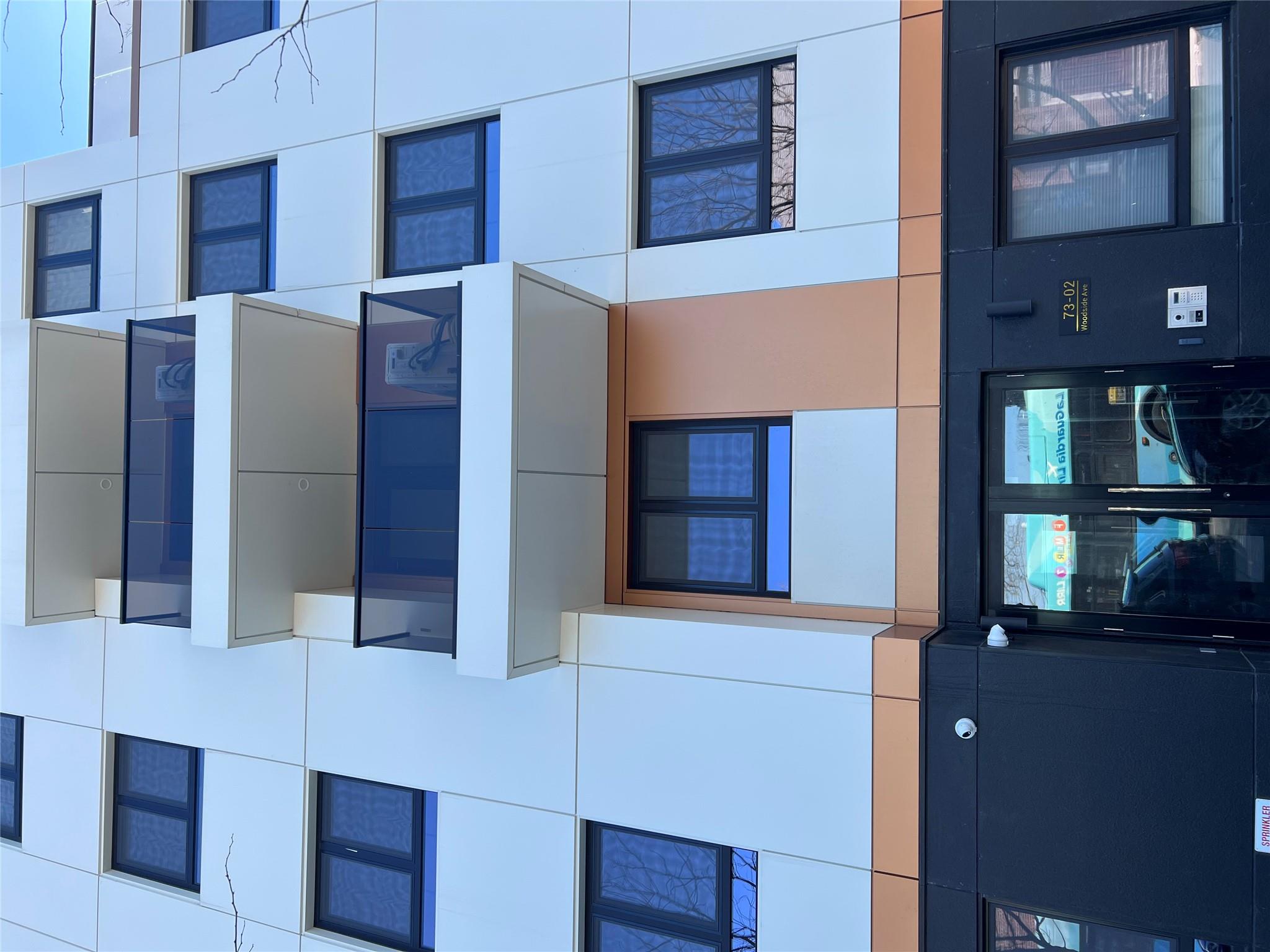 Woodside Ave Ave 4B, Woodside, Queens, NY - 2 Bedrooms  
2 Bathrooms  
5 Rooms - 