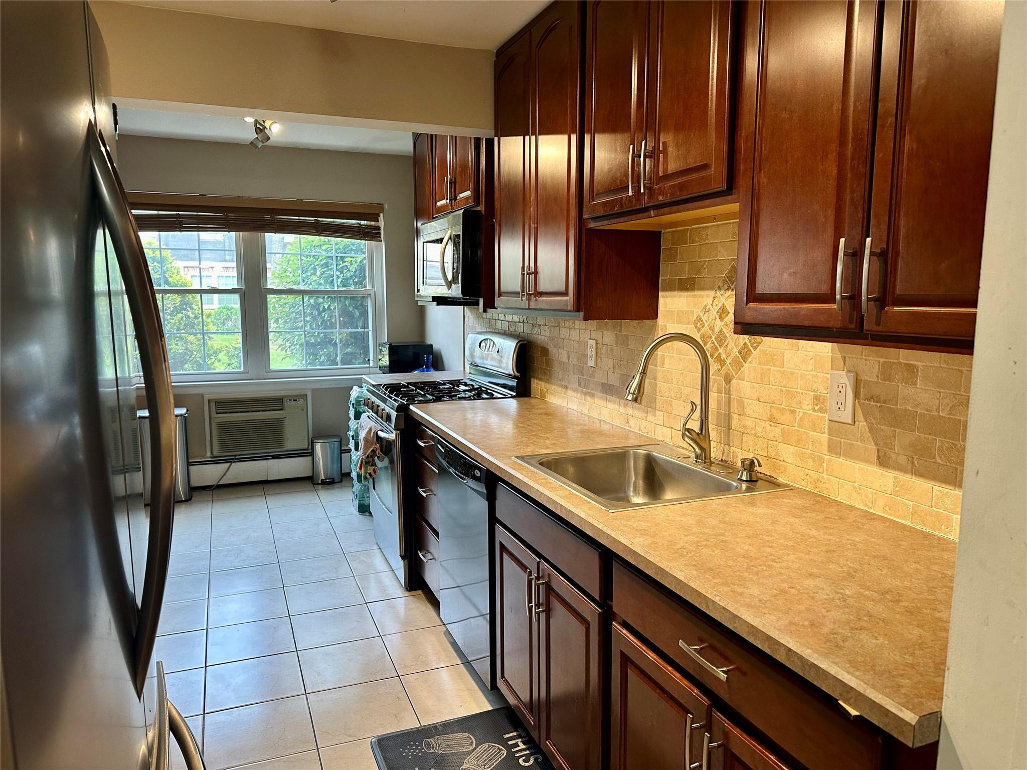 202 Doxbury Lane, Suffern, New York image 4