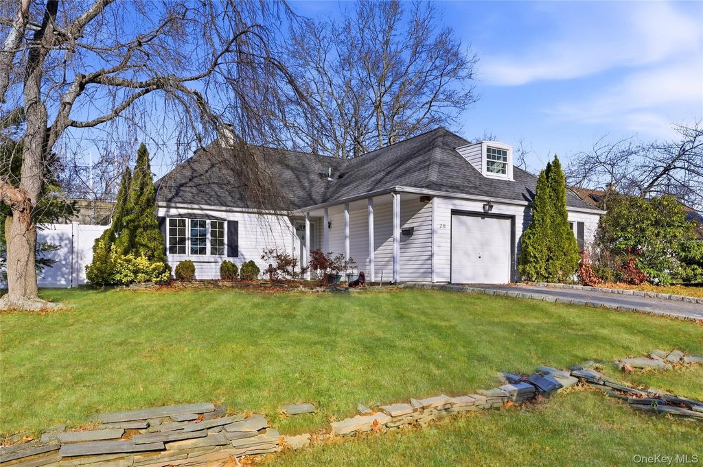 Photo of 231 Sunflower Lane, Islandia, NY 11749 (MLS # 934577)