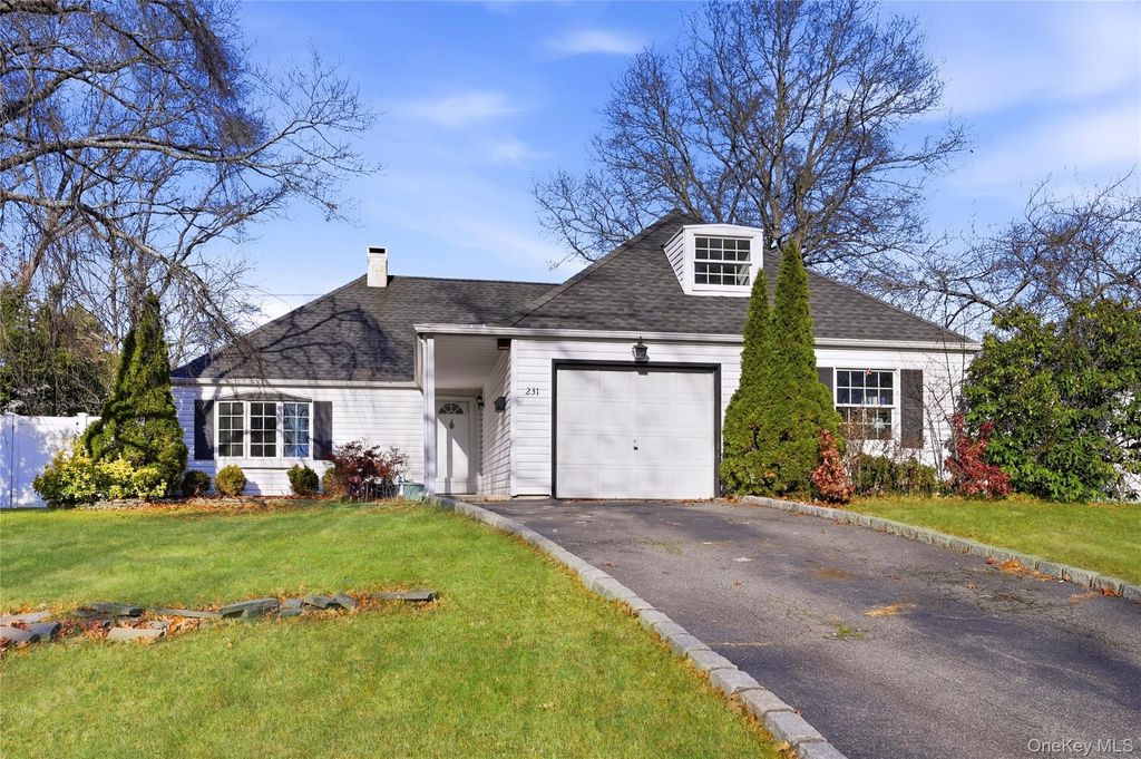 Photo of 231 Sunflower Lane, Islandia, NY 11749 (MLS # 934577)