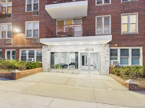 Homes For Sale - 6515 Alderton Street #3F<br/> Queens County, Rego Park, NY 11374
