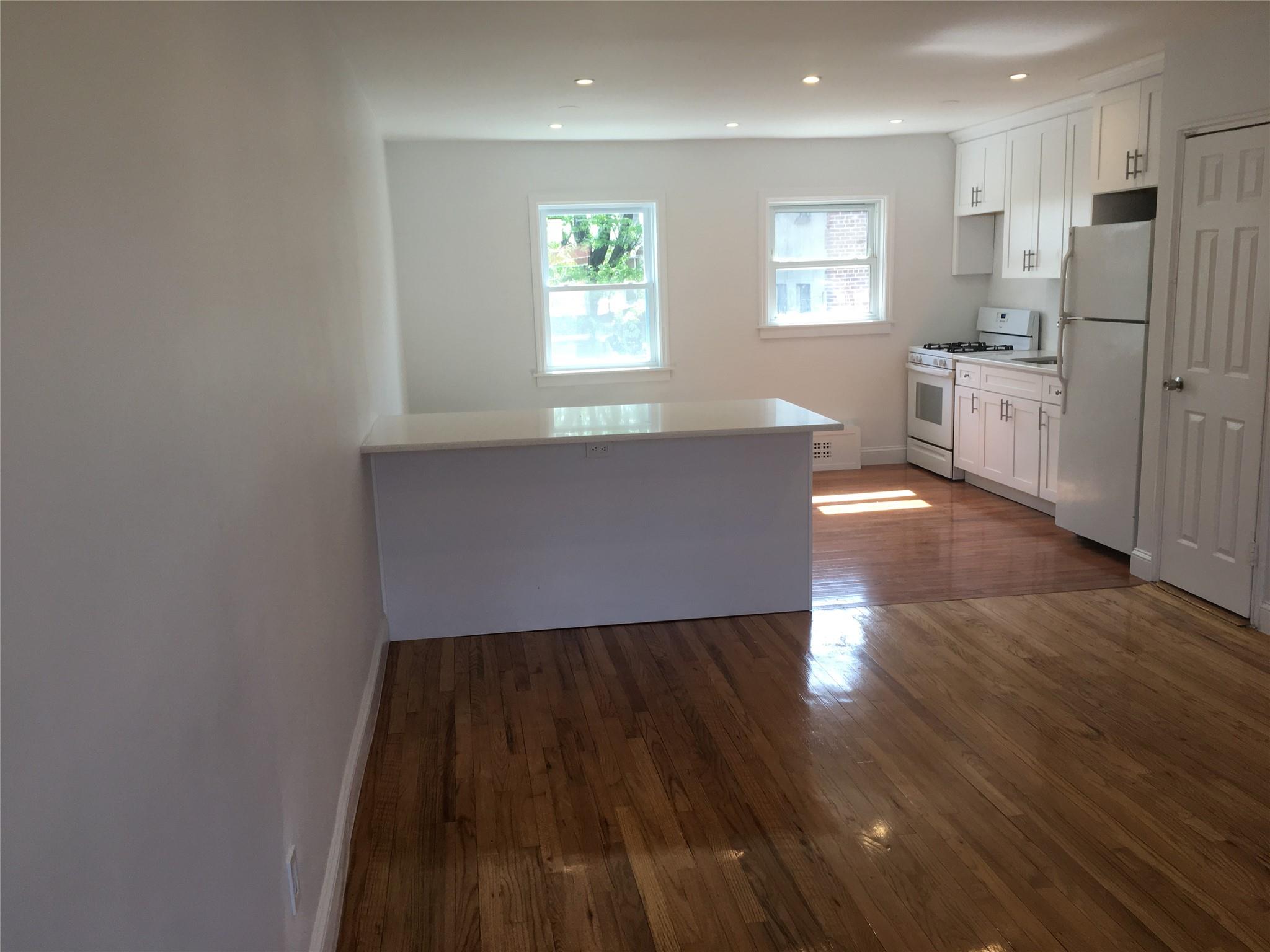 Rental Property at Paulding Avenue, Bronx, New York - Bedrooms: 2 
Bathrooms: 1 
Rooms: 4  - $2,550 MO.