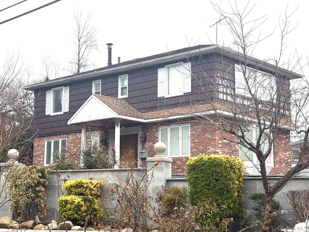 Photo of 46-27 Overbrook Street, Douglaston, NY 11362 (MLS # 988758)