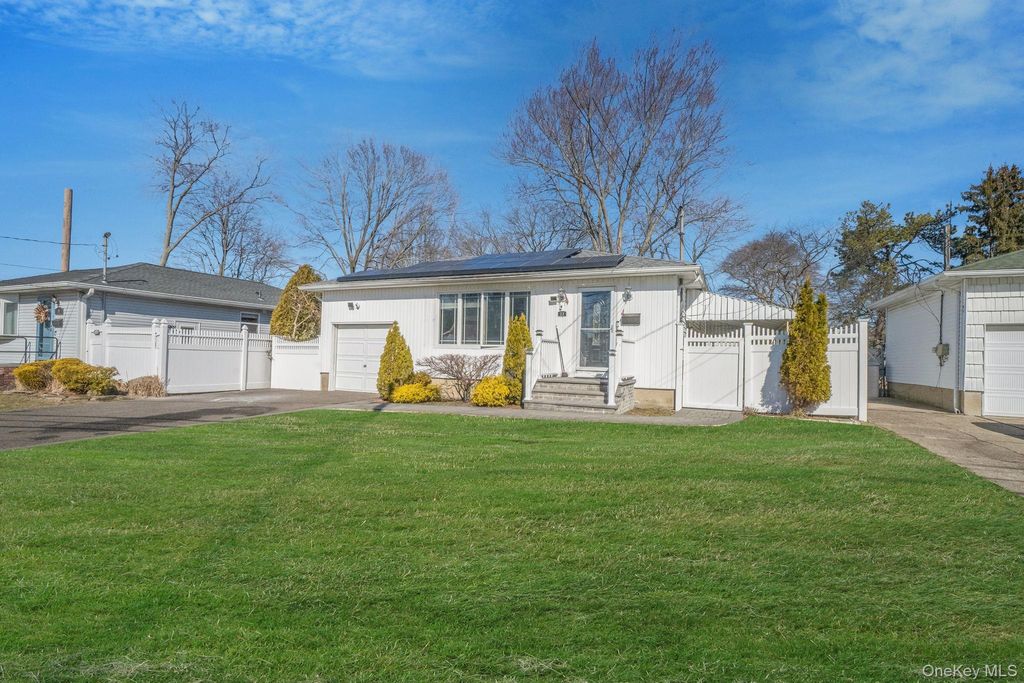 Photo of 23 Pearsall Place, Deer Park, NY 11729 (MLS # 969849)