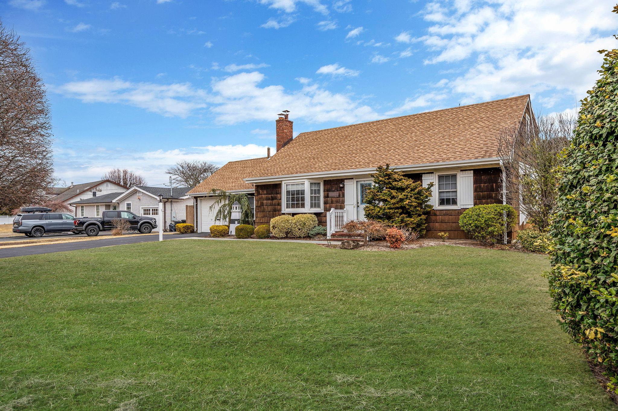 97 West Lane, Sayville, New York image 2
