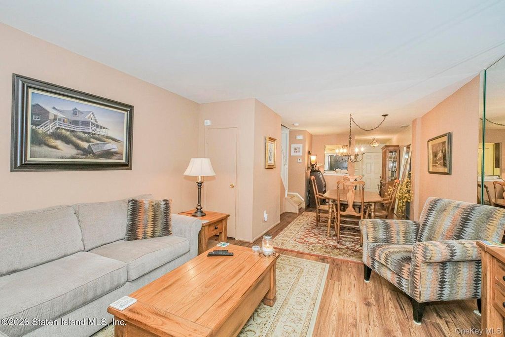 Photo of 31 Stonegate Drive, Staten Island, NY 10304 (MLS # 987003)