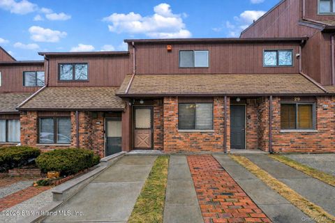 Photo of 31 Stonegate Drive, Staten Island, NY 10304 (MLS # 987003)