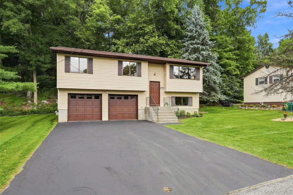 Photo of 107 Sutton Park Road, Poughkeepsie, NY 12603 (MLS # 1023468)