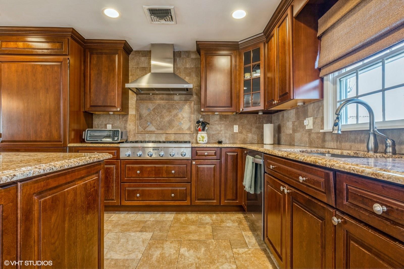 2817 Mandalay Beach Road, Wantagh, New York image 10