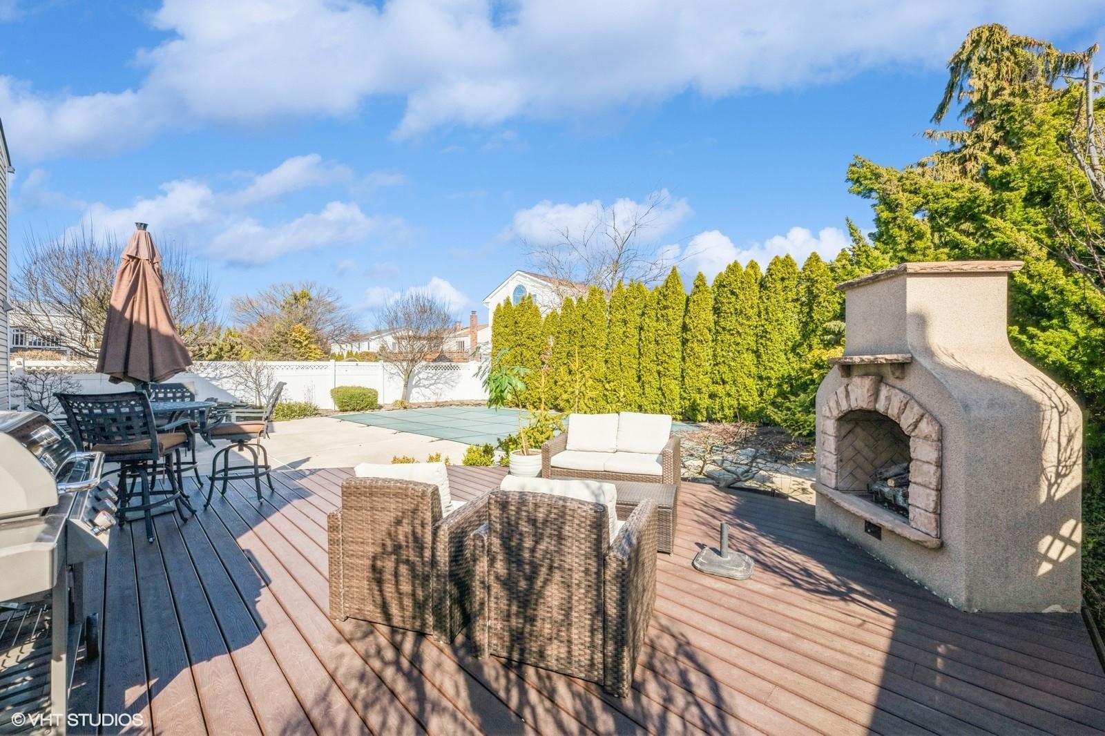 2817 Mandalay Beach Road, Wantagh, New York image 27