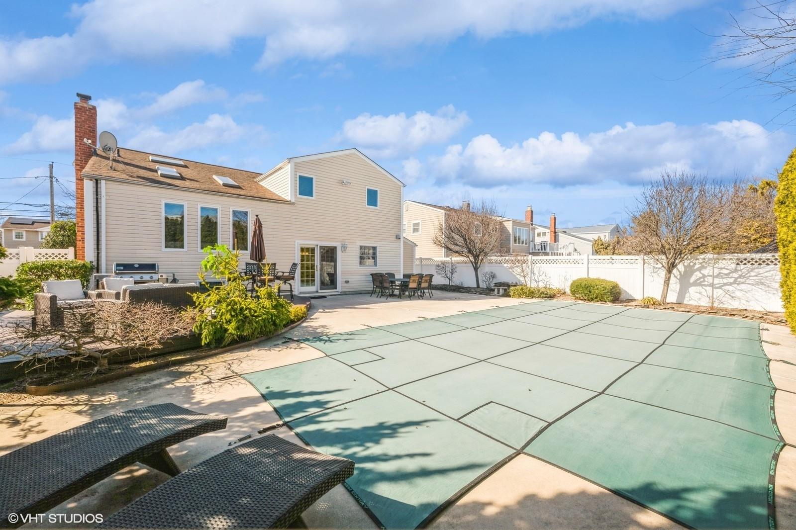 2817 Mandalay Beach Road, Wantagh, New York image 31